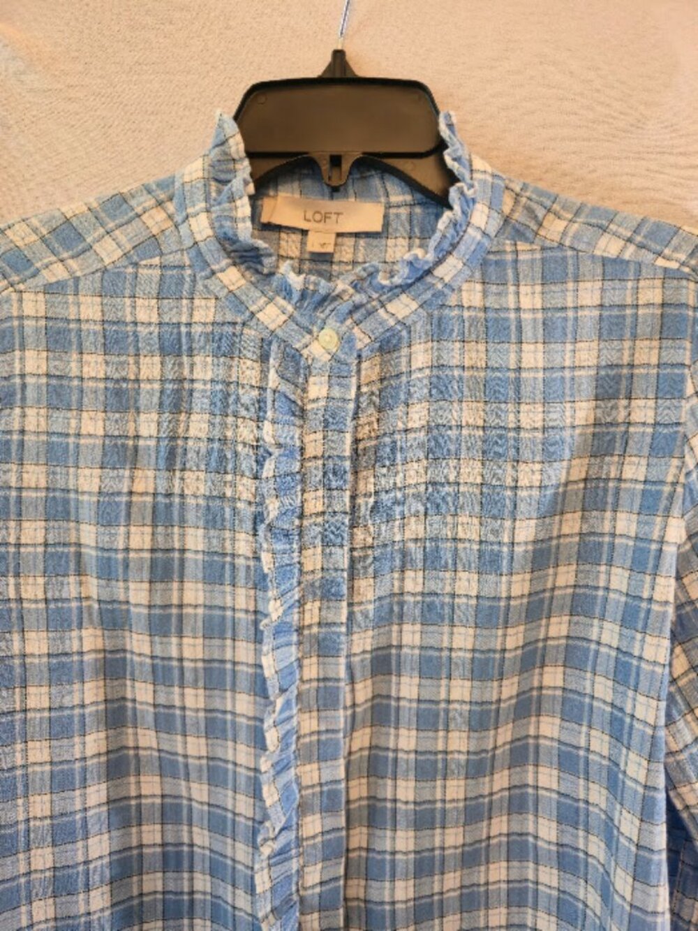 PLAID BLUE WHITE SHIRT LOFT SIZE LARGE RUFFLE COLLAR BUTTON UP SOFT COMFY - Picture 3 of 9